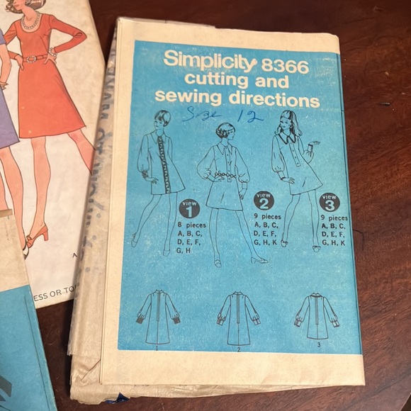 Lot of 9 Vintage 1970s Sewing Patterns Sizes 10, 12, 14 - Picture 4 of 10
